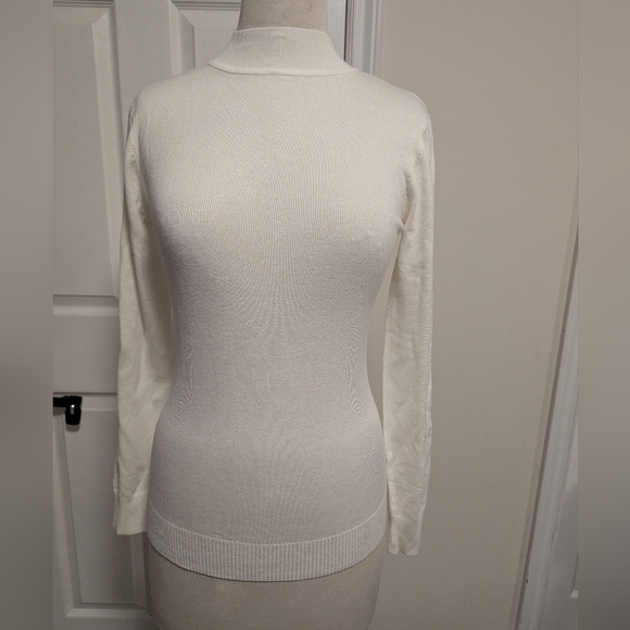 Cielo Sweaters - Cielo Cream Turtleneck Sweater